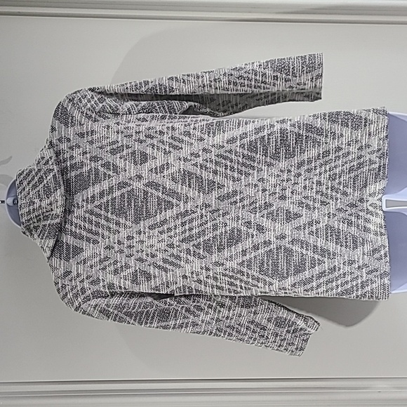 BYdesign Gray White Small 3/4 Sleeve Top NWT - Picture 4 of 7